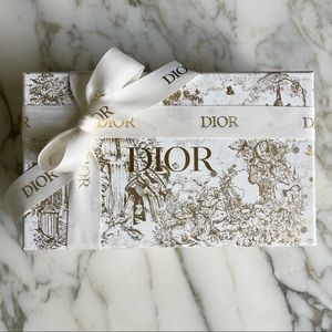 DIOR GIFT BOX ETOILE PRINT + RIBBON, TISSUE & STAR ACCESSORY
